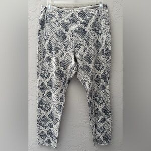 Victoria Secret PINK Sport Legging in Gray and White Snakeskin, XL